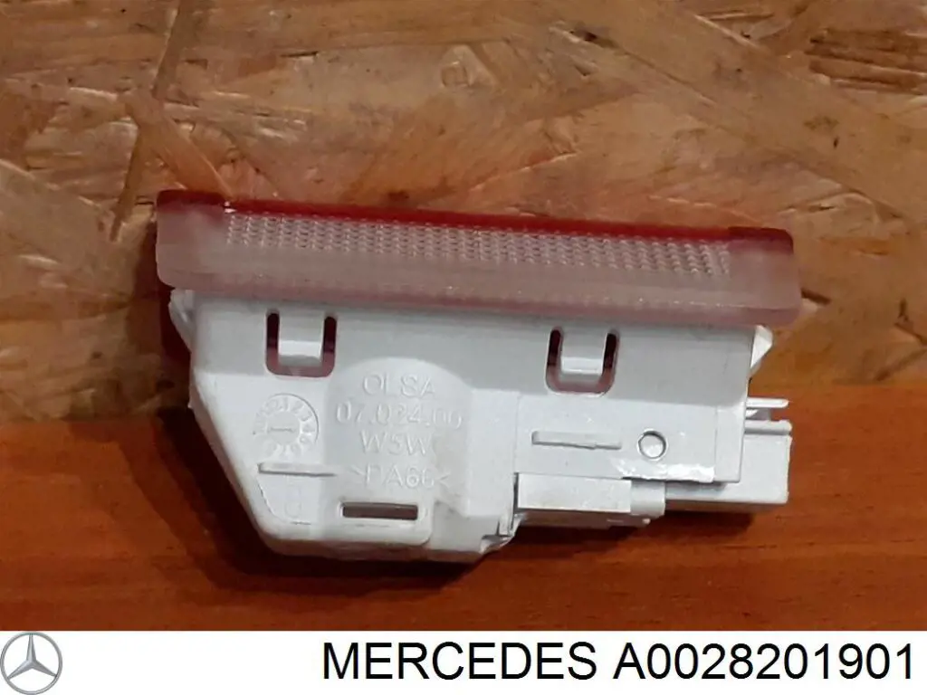 Купить 0028201901 Mercedes Лампа подсветки в двери