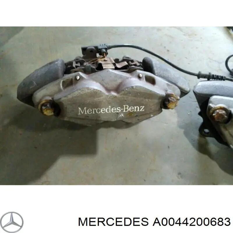 Купить A0044201883 Mercedes Суппорт тормозной передний правый