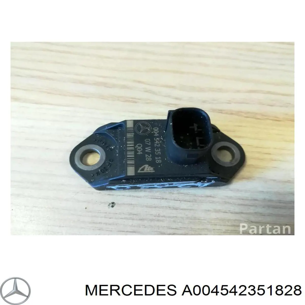 A004542351828 Mercedes датчик вертикального ускорения