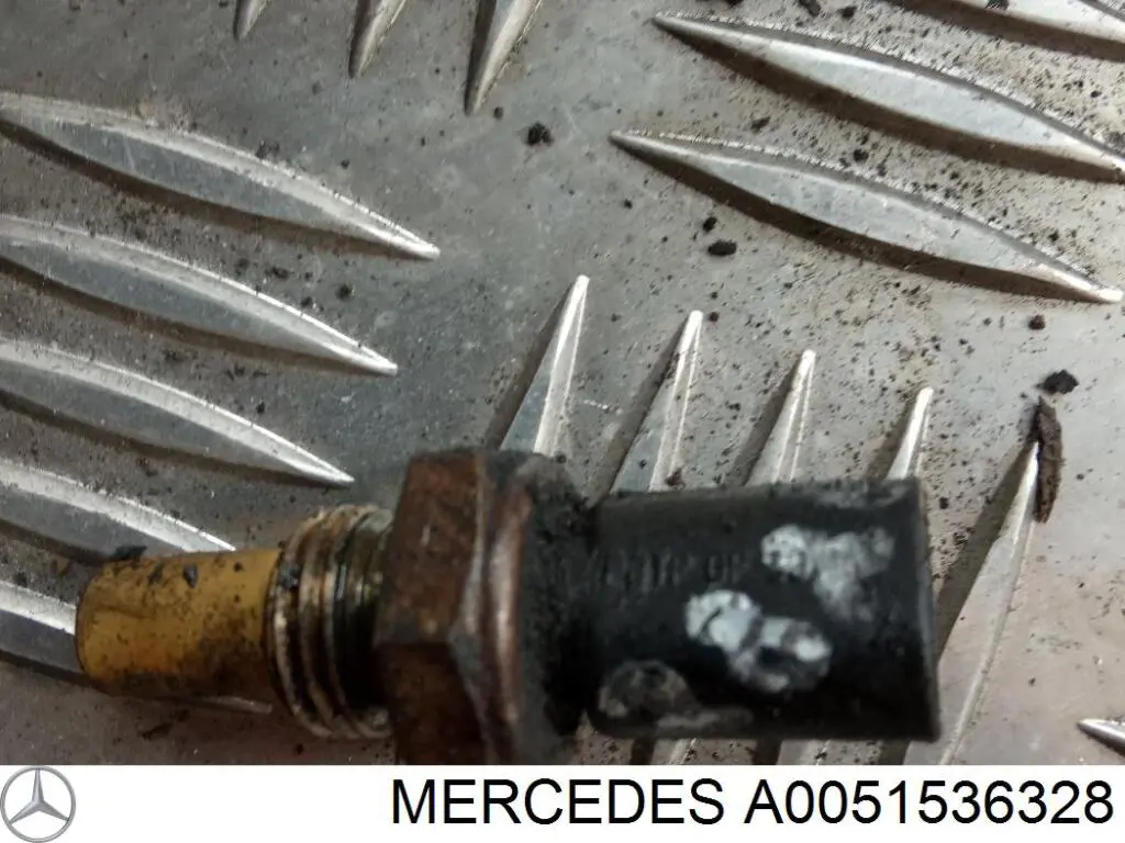 A0051536328 Mercedes Датчик температуры топлива
