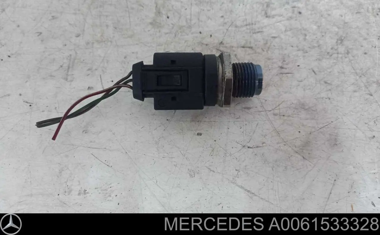 A0061533328 Mercedes датчик давления топлива