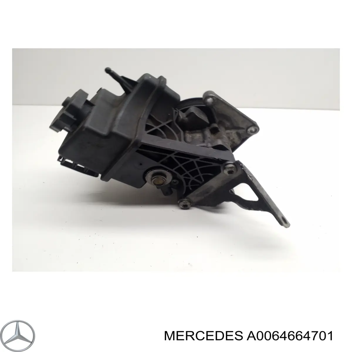 Насос ГУР A0064664701 Mercedes