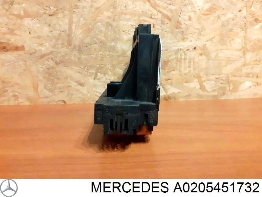 Блок предохранителей 0275454432 Mercedes