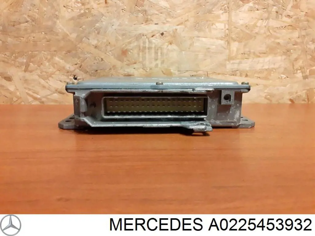 Блок управления двигателем 018545303280 Mercedes