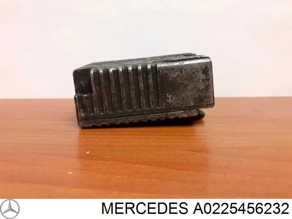 Купить A0225456232 Mercedes Регулятор оборотов вентилятора