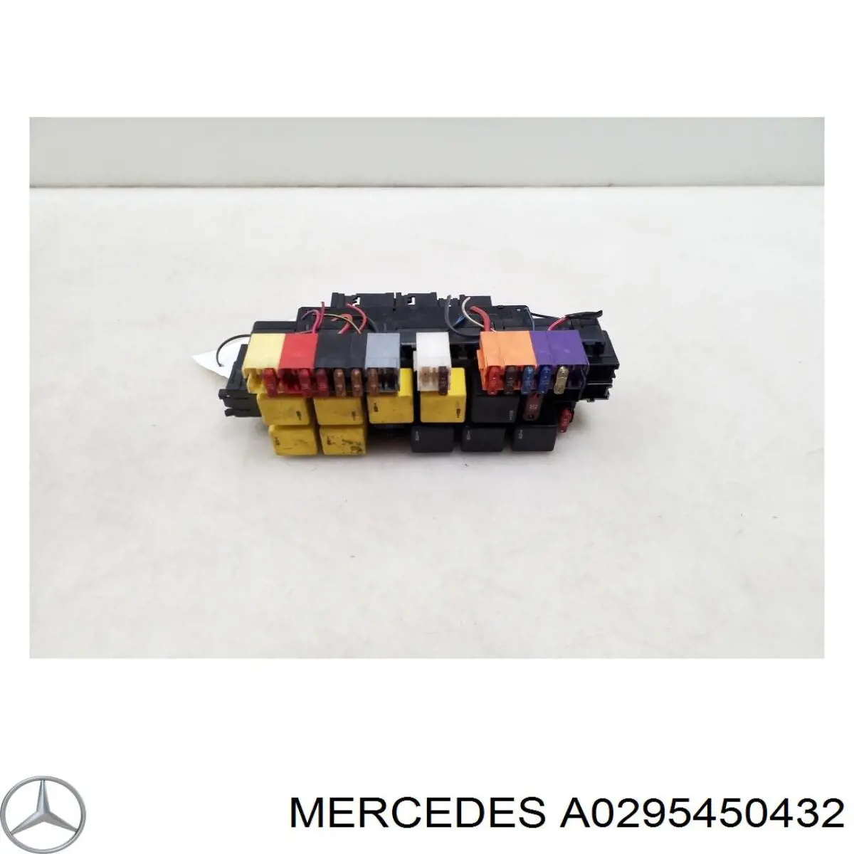 Блок предохранителей A0295450432 Mercedes