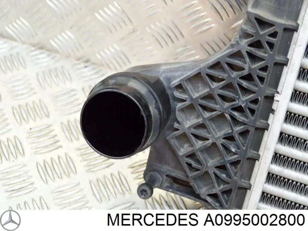 0995000600 Mercedes Охладитель наддувочного воздуха