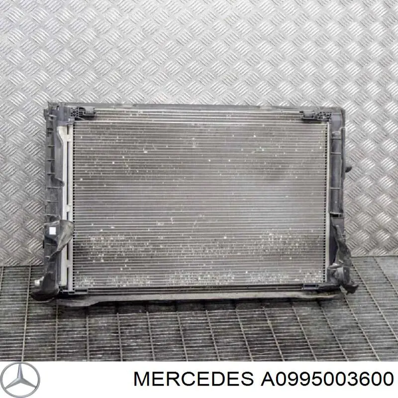 Радиатор охлаждения двигателя дополнительный A0995003600 Mercedes