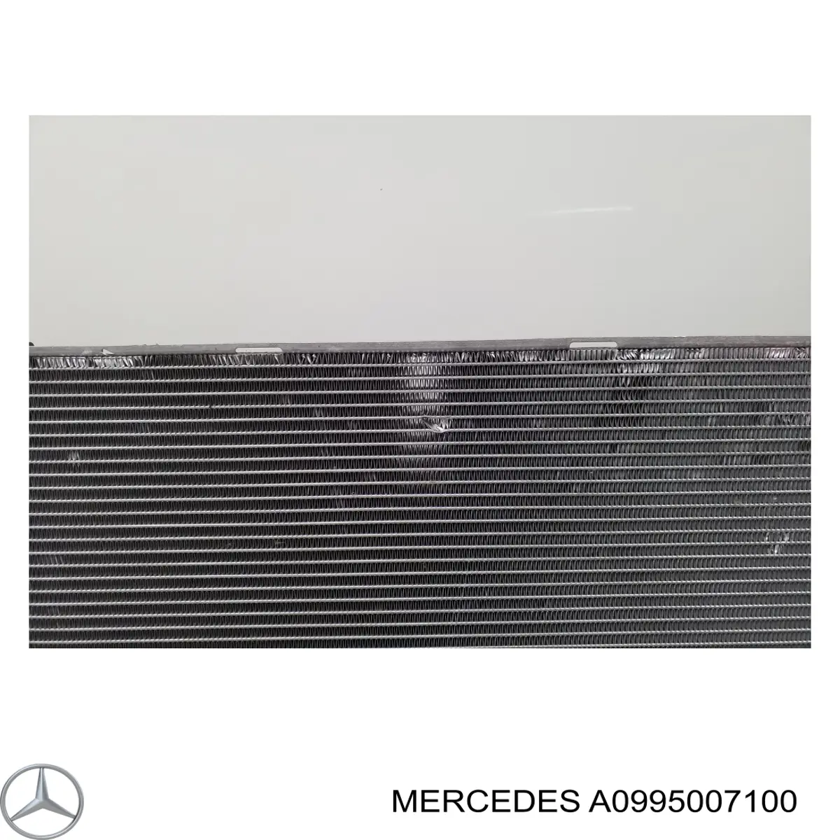 Радиатор охлаждения двигателя Mercedes A0995007100