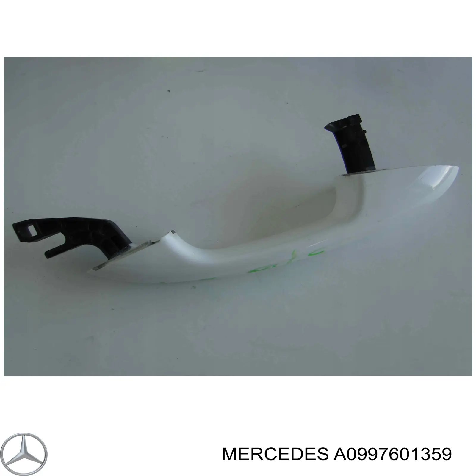 Ручка двери передней наружная левая A0997601359 Mercedes