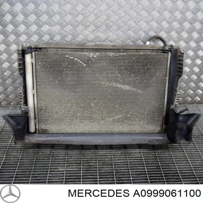 A0999061100 Mercedes диффузор радиатора охлаждения, в сборе с мотором и крыльчаткой