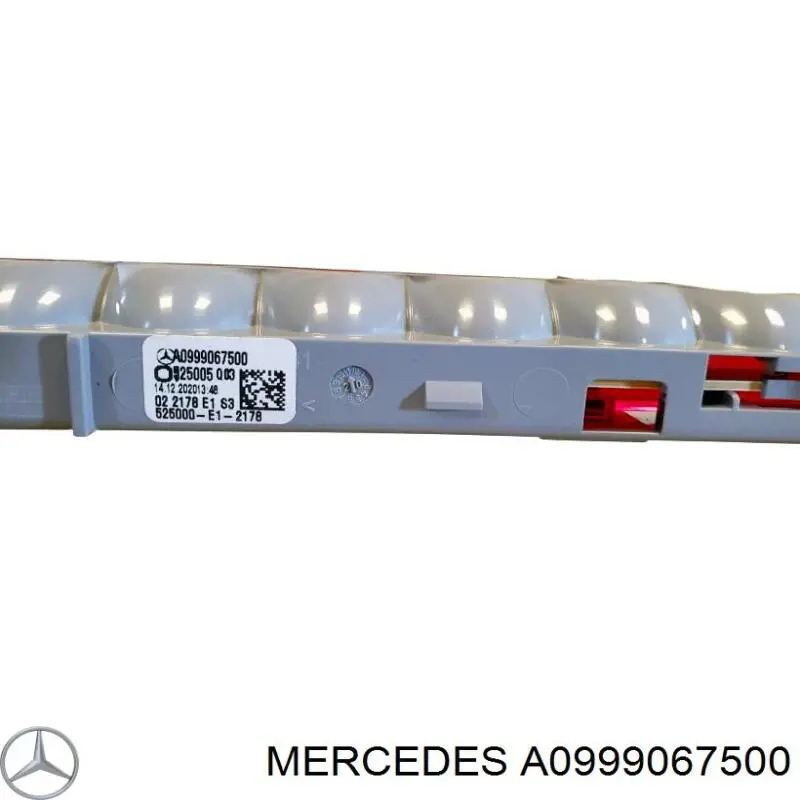 Стоп-сигнал задний дополнительный A0999067500 Mercedes