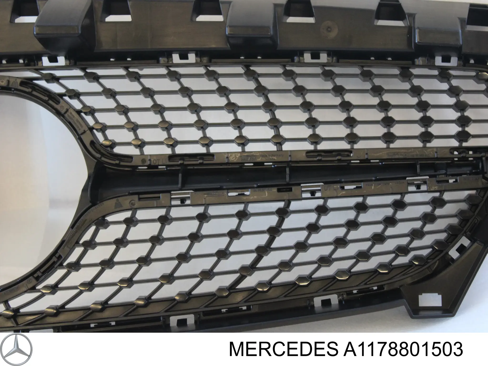 Решетка Mercedes 1178801503
