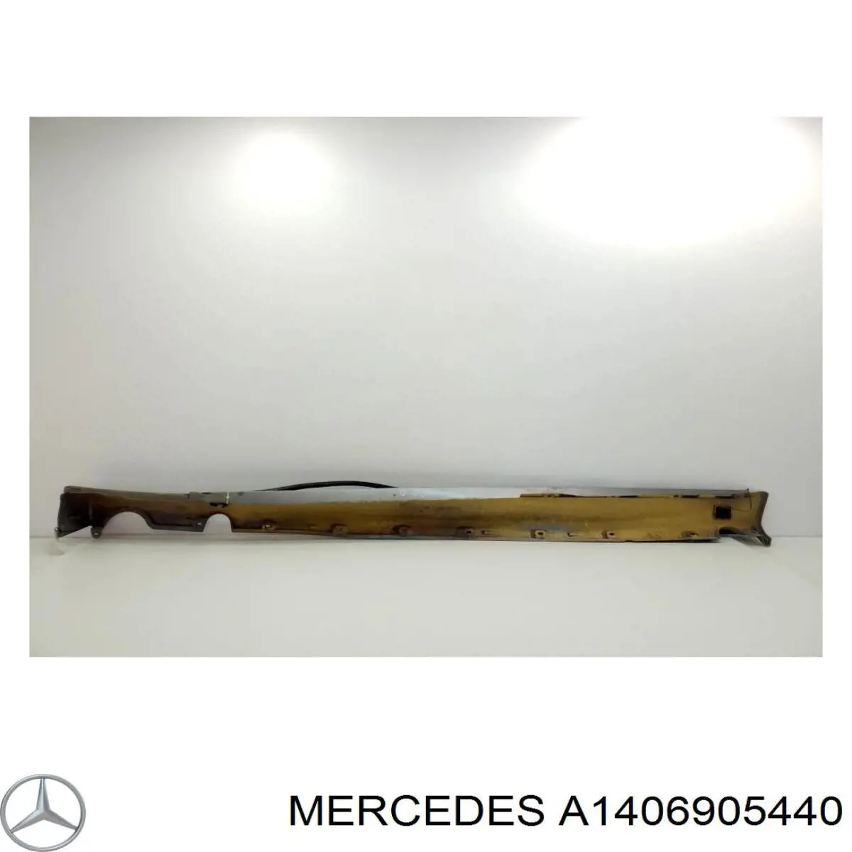 Купить 1406905440 Mercedes Накладка (молдинг) порога наружная правая