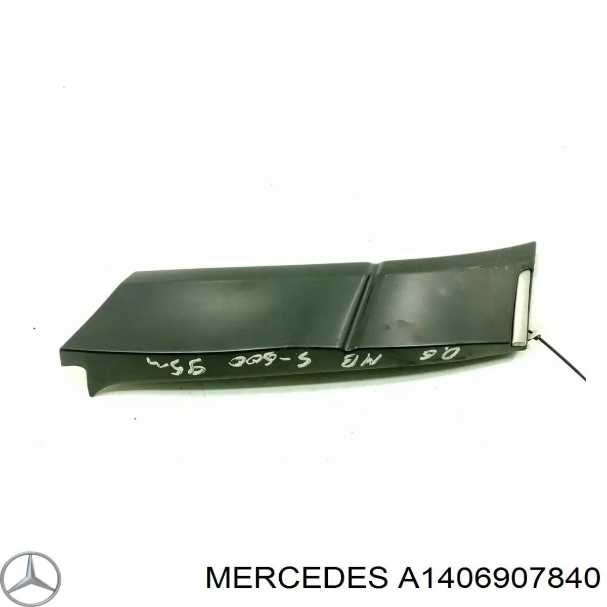 Купить A1406907840 Mercedes Накладка крыла заднего правого