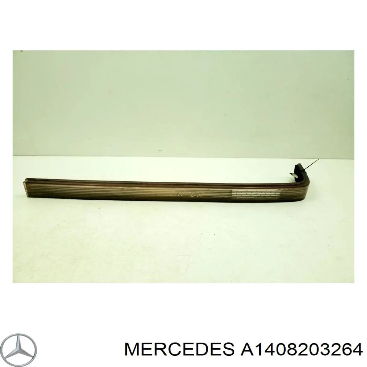 Рама заднего фонаря на Mercedes S (W140)