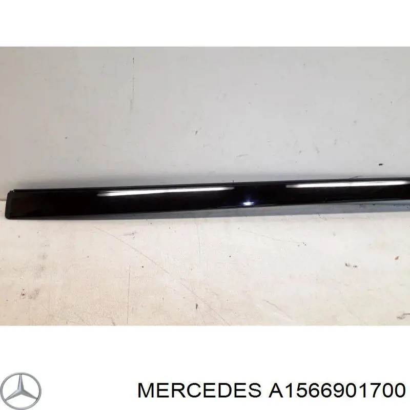 Молдинг лобового стекла левый A1566901700 Mercedes