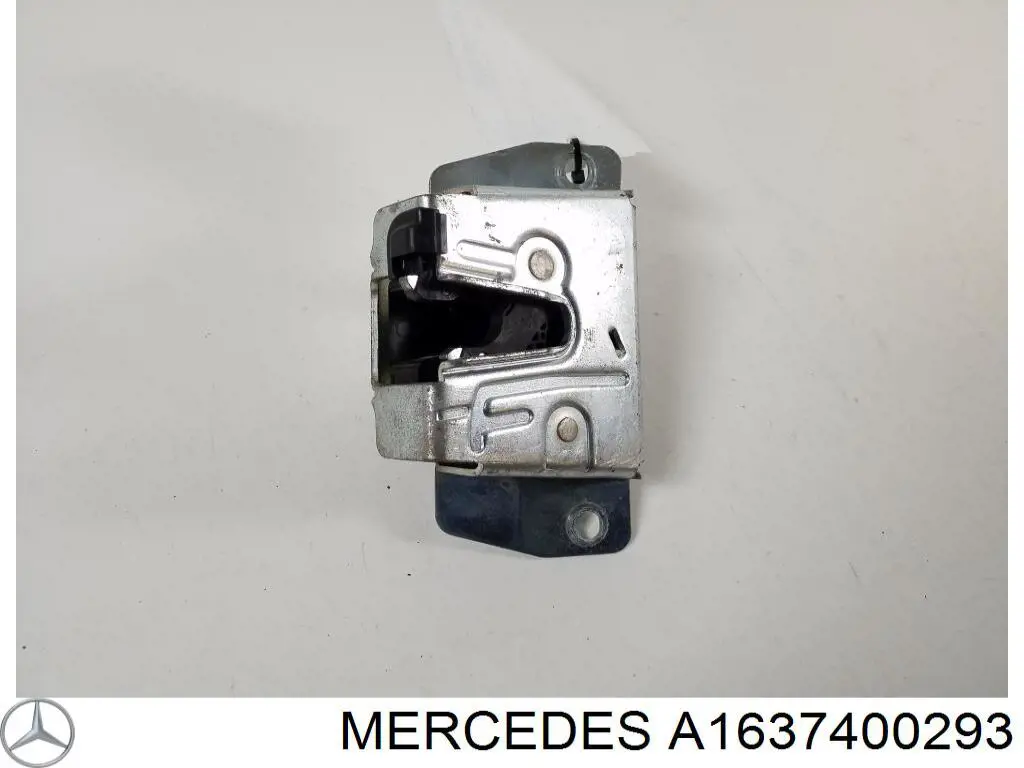 Ручка крышки багажника (двери 3/5-й задней) наружная A1637400293 Mercedes