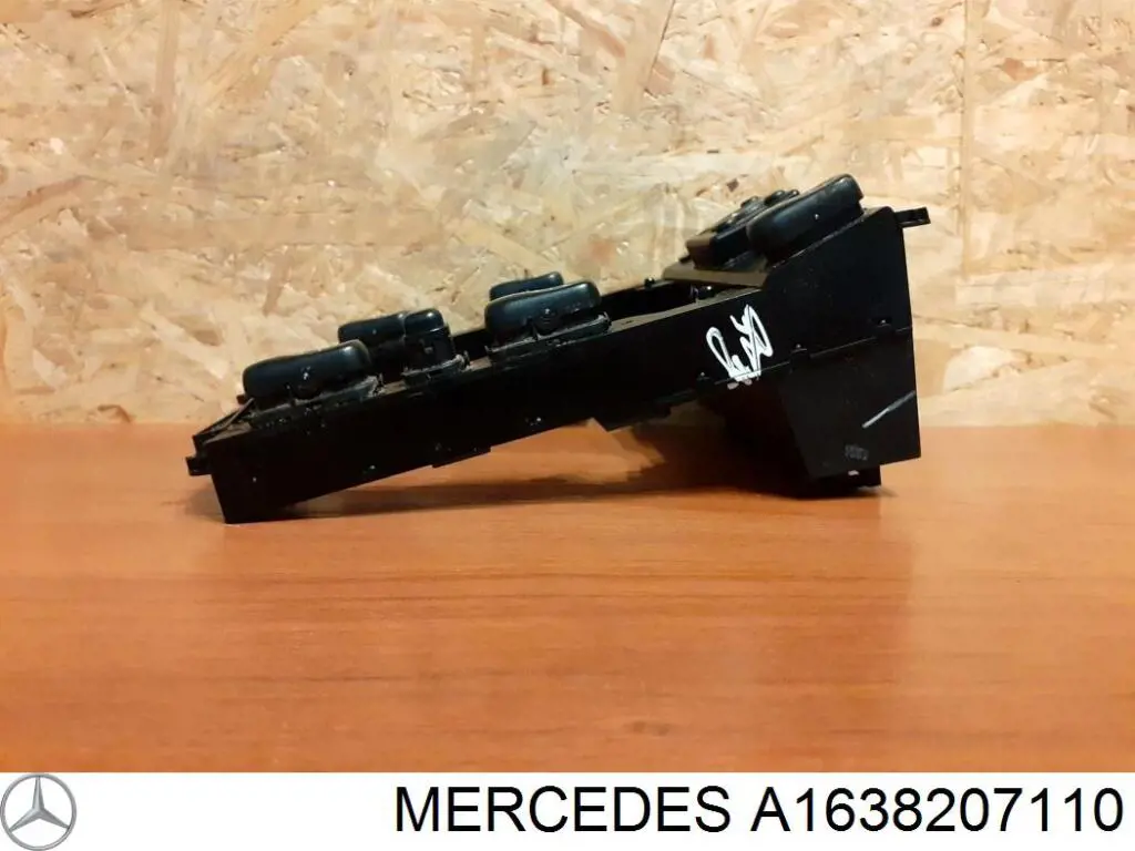 Купить 1638205010 Mercedes Кнопочный блок управления стеклоподъемником центральной консоли