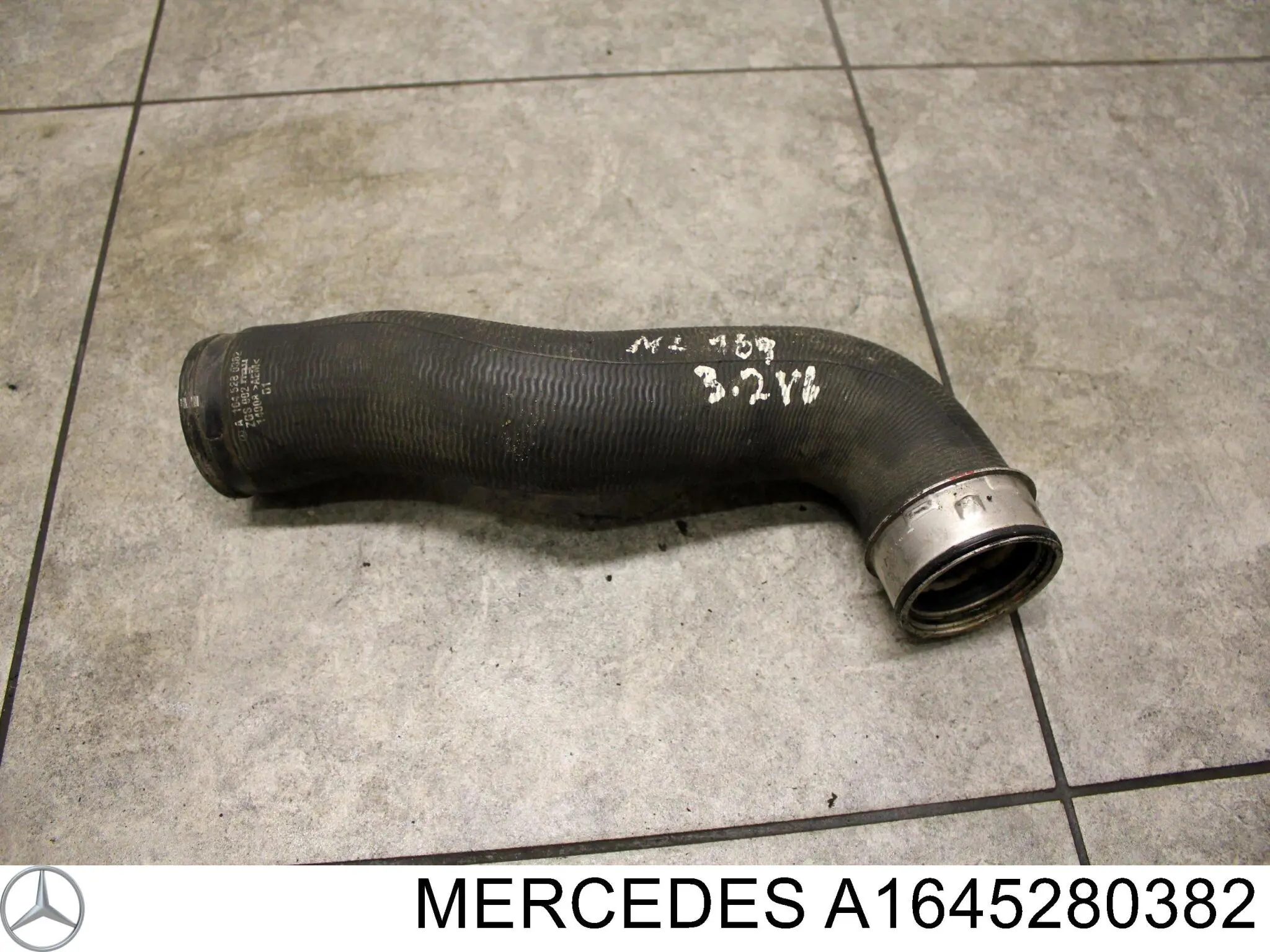 Шланг интеркуллера Mercedes 1645280382