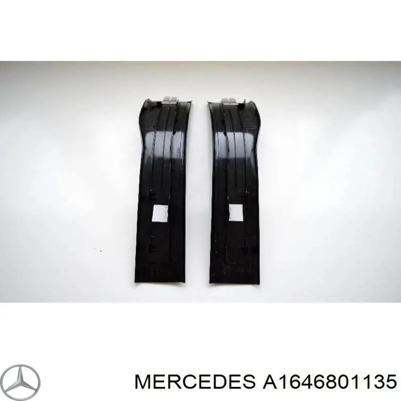 Накладка дверного порога внутренняя задняя левая 1646801135 Mercedes