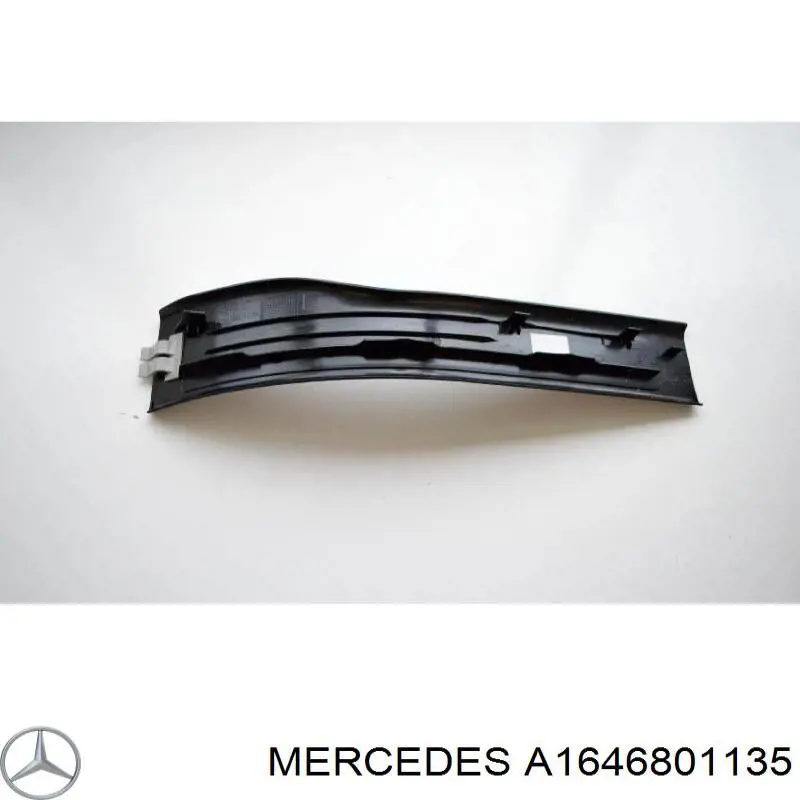 1646801135 Mercedes Накладка дверного порога внутренняя, задняя левая