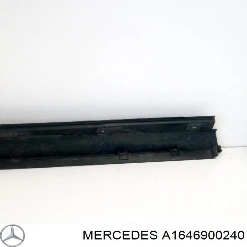 1646900240 Mercedes 