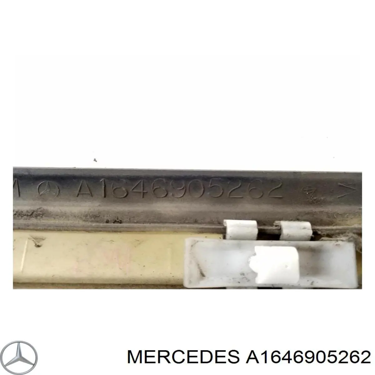 Кронштейн бампера переднего A16469052629040 Mercedes