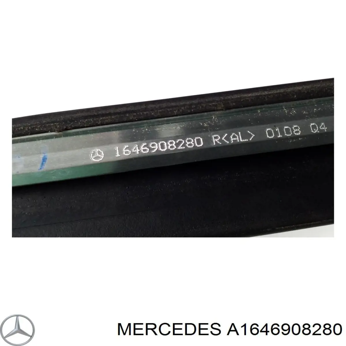 1646908280 Mercedes молдинг стекла заднего правый