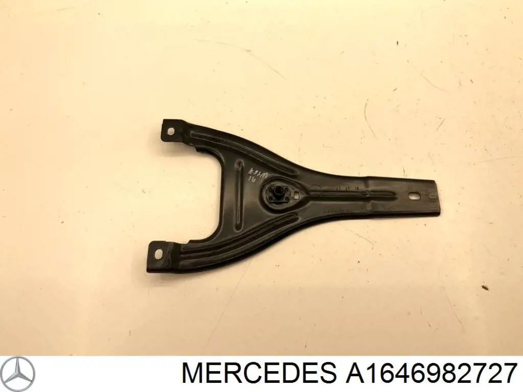 Купить A1646982727 Mercedes Кронштейн наружной накладки порога левой