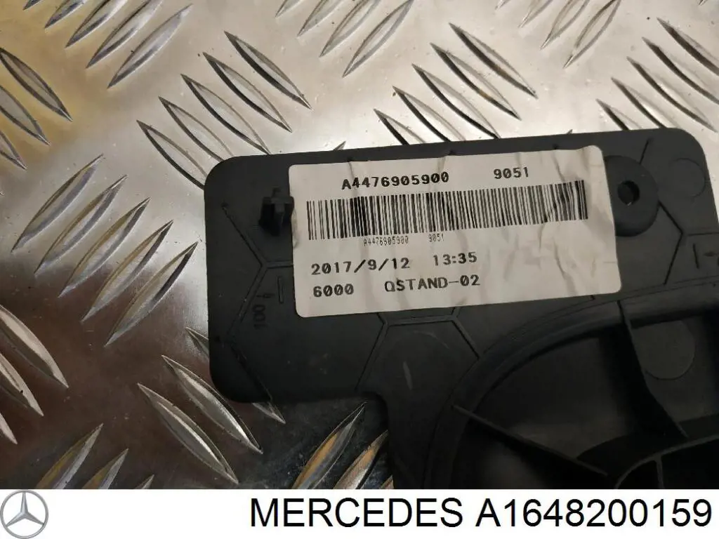 Consola (adaptador) de fixação da luz dianteira esquerda para Mercedes GL (X164)