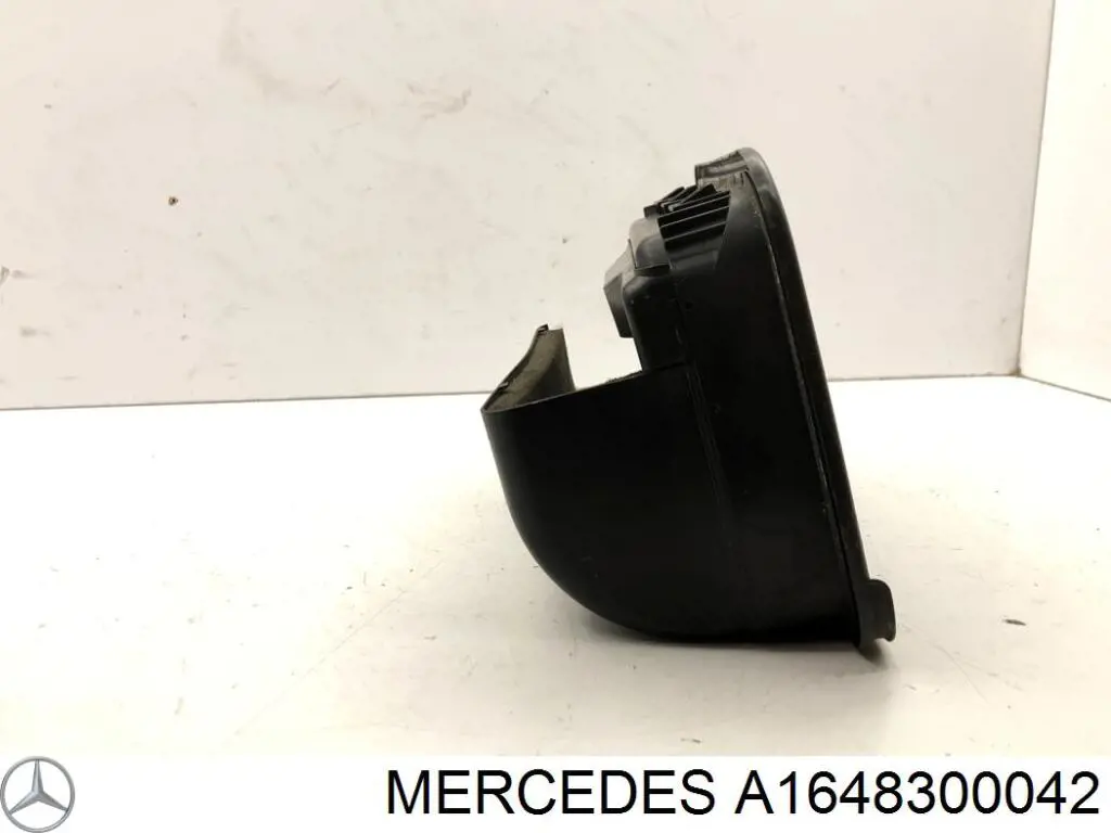Купить 1648300042 Mercedes Лючок б/бака