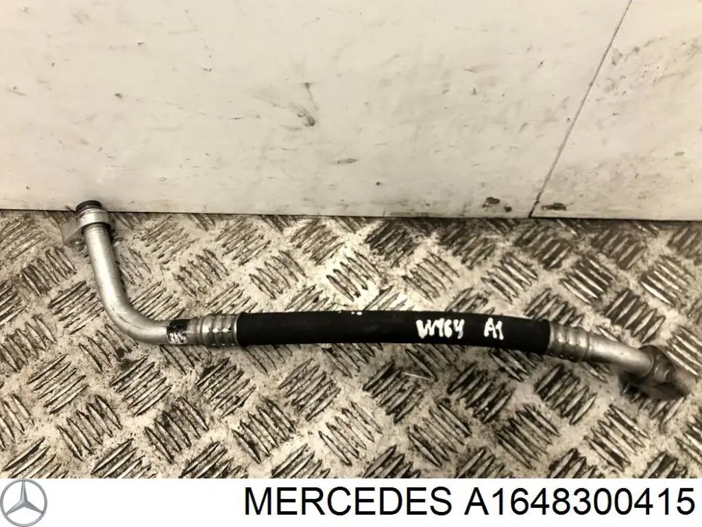 Шланг кондиционера, от компрессора к радиатору A1648300415 Mercedes