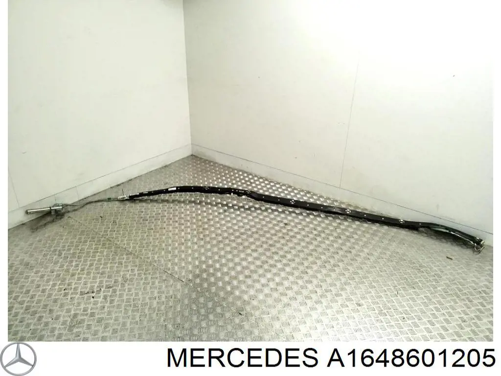 Шторка боковая, правая 1648601205 Mercedes