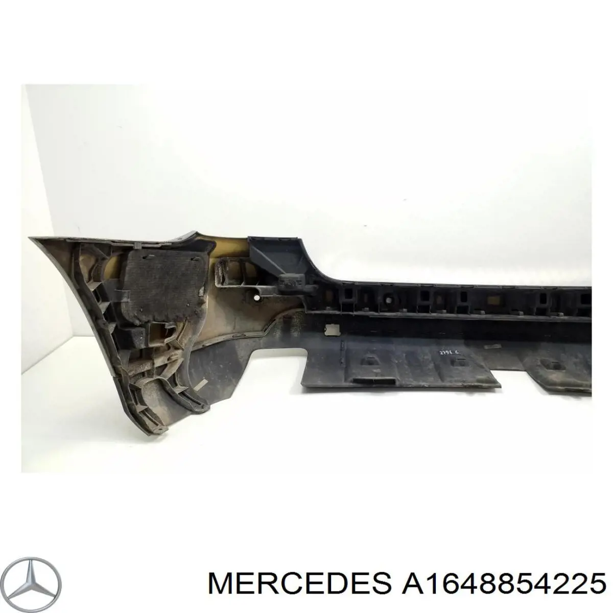 Задний бампер 1648805804 Mercedes