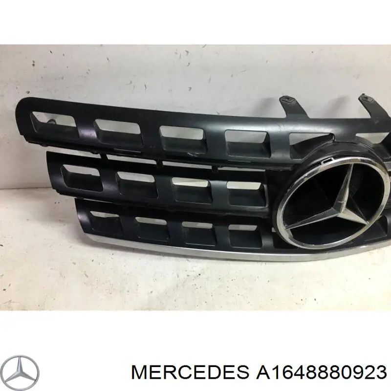 1648880923 Mercedes Решетка радиатора