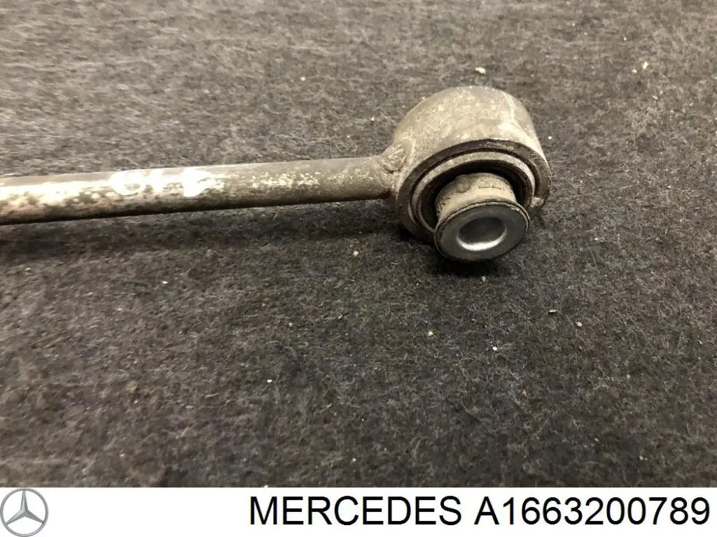 Стойка переднего стабилизатора левая A1663200789 Mercedes