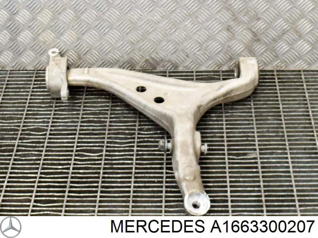 Правый рычаг передней нижней подвески Mercedes A1663300207 цена, от 139.36 USD