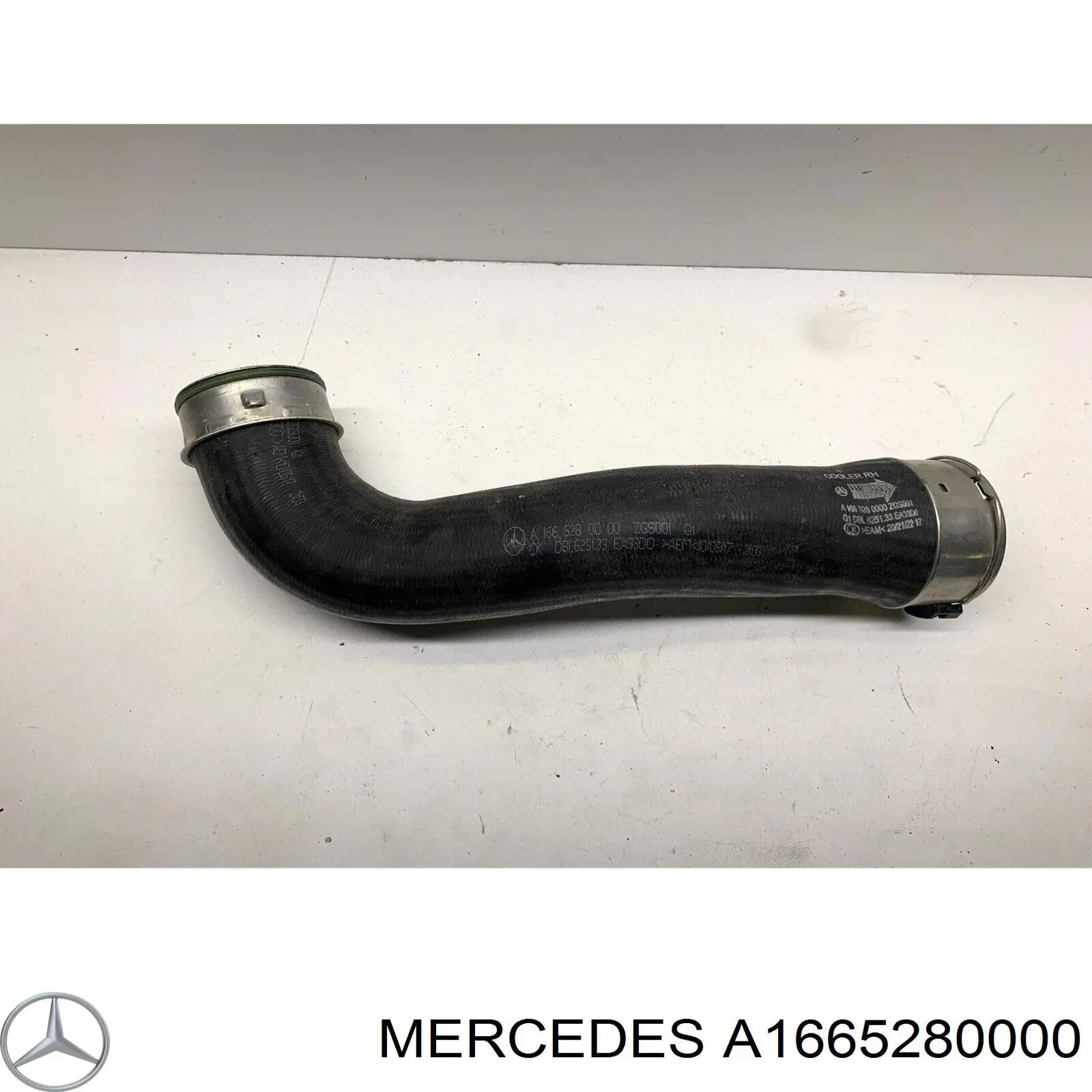 A1665280000 Mercedes шланг (патрубок интеркуллера верхний правый)