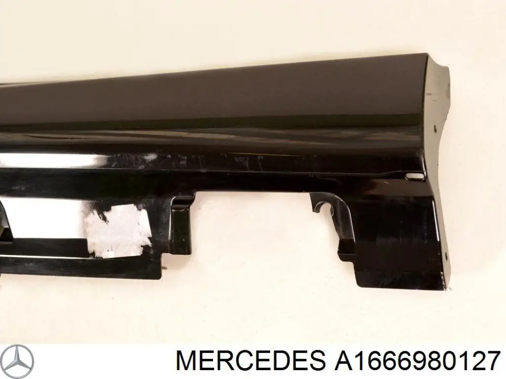 Кронштейн наружной накладки порога левой Mercedes 1666980127
