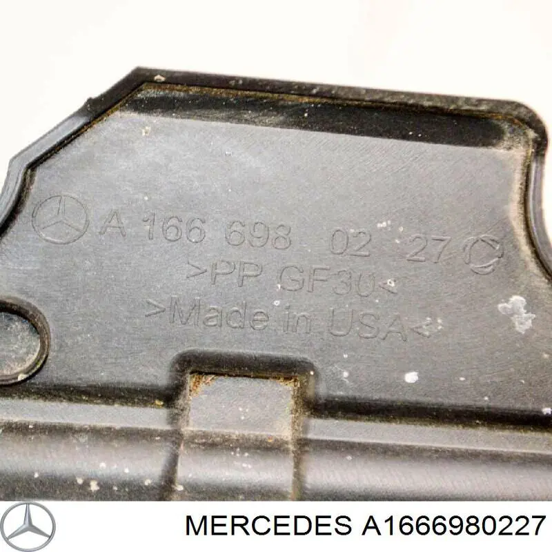 Купить 1666980227 Mercedes Кронштейн наружной накладки порога правой