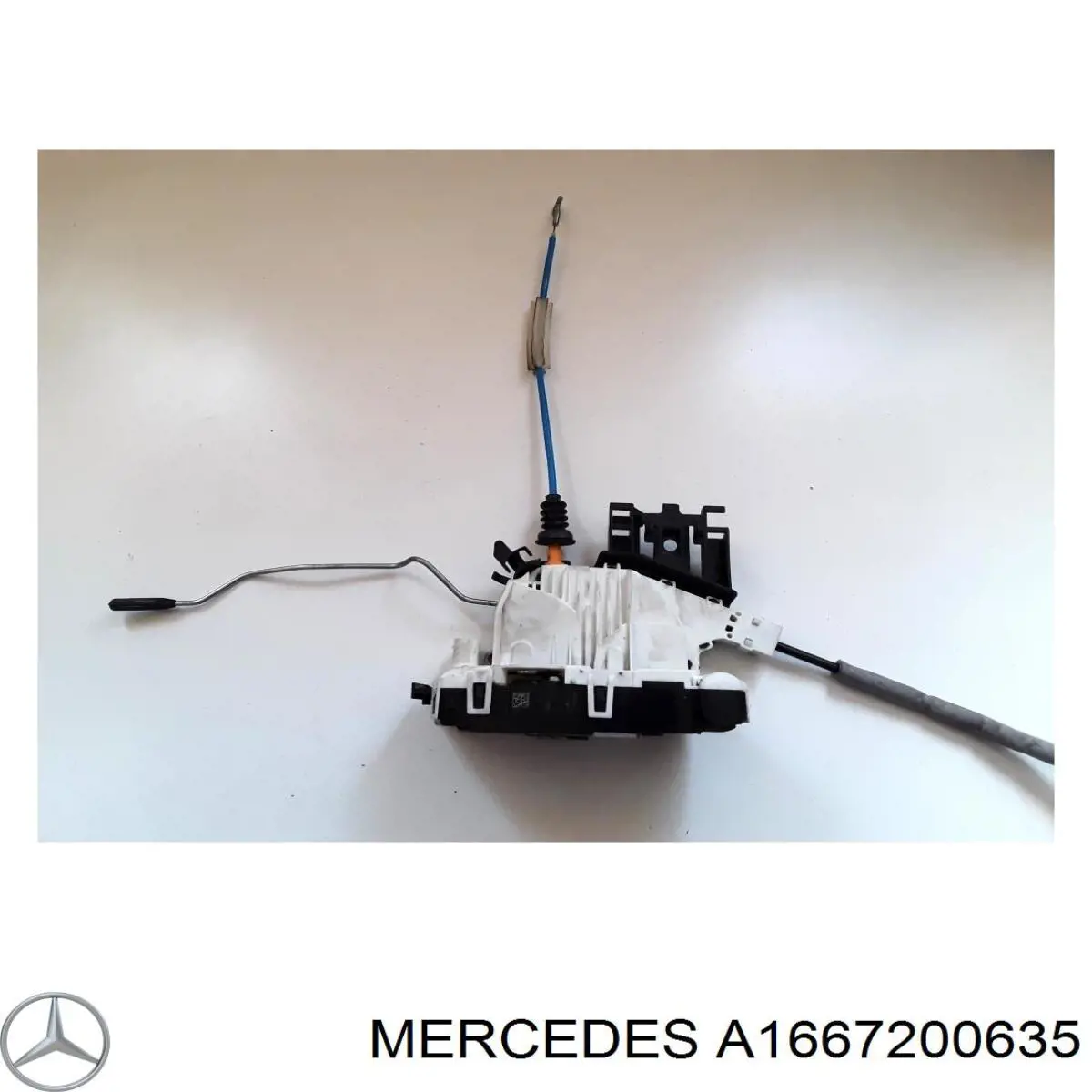 Замок передней правой двери A1667200635 Mercedes