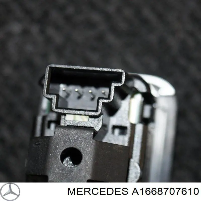 Кнопка салона привода крышки багажника (двери 3/5-й (ляды) Mercedes A1668707610