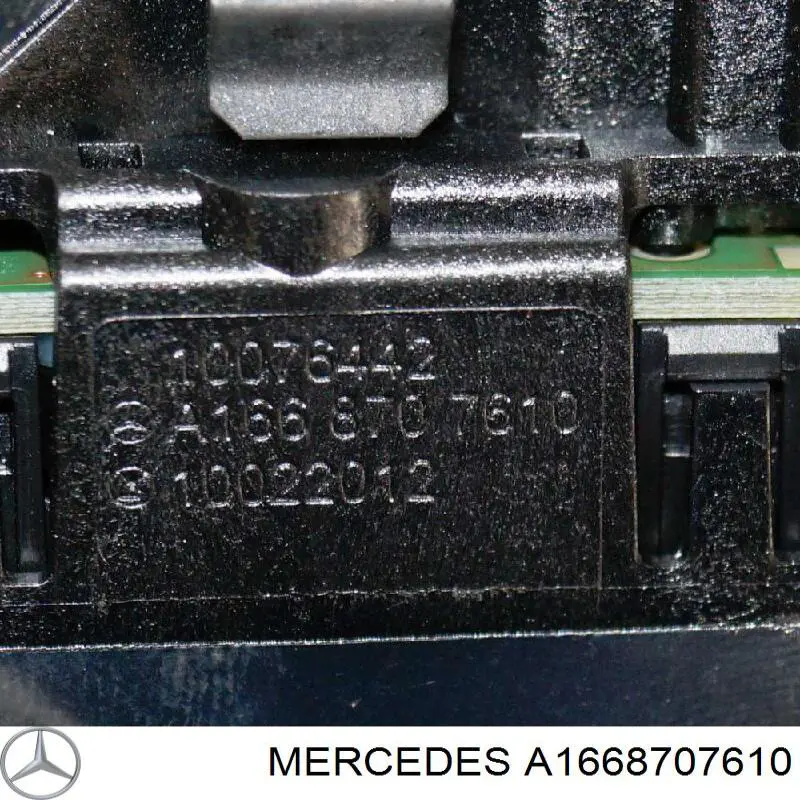 Кнопка салона привода крышки багажника (двери 3/5-й (ляды) A1668707610 Mercedes