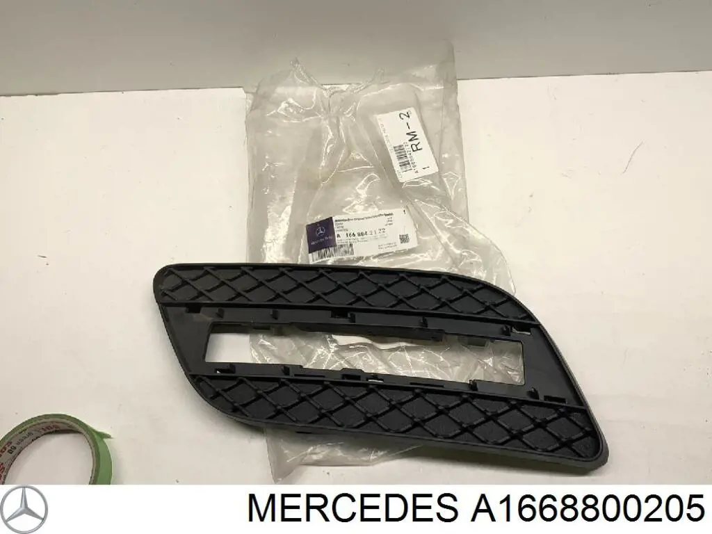 Решетка капота 1668800205 Mercedes
