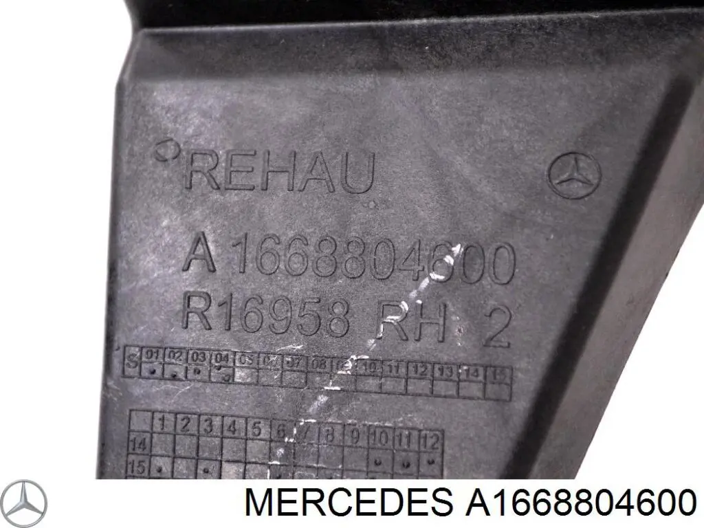 Правый кронштейн заднего бампера Mercedes A1668804600