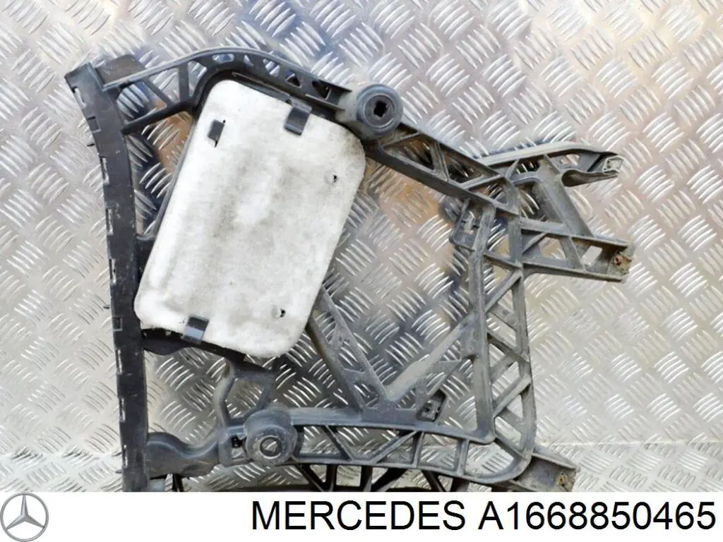 Купить A1668850465 Mercedes Правый кронштейн крепления бампера заднего