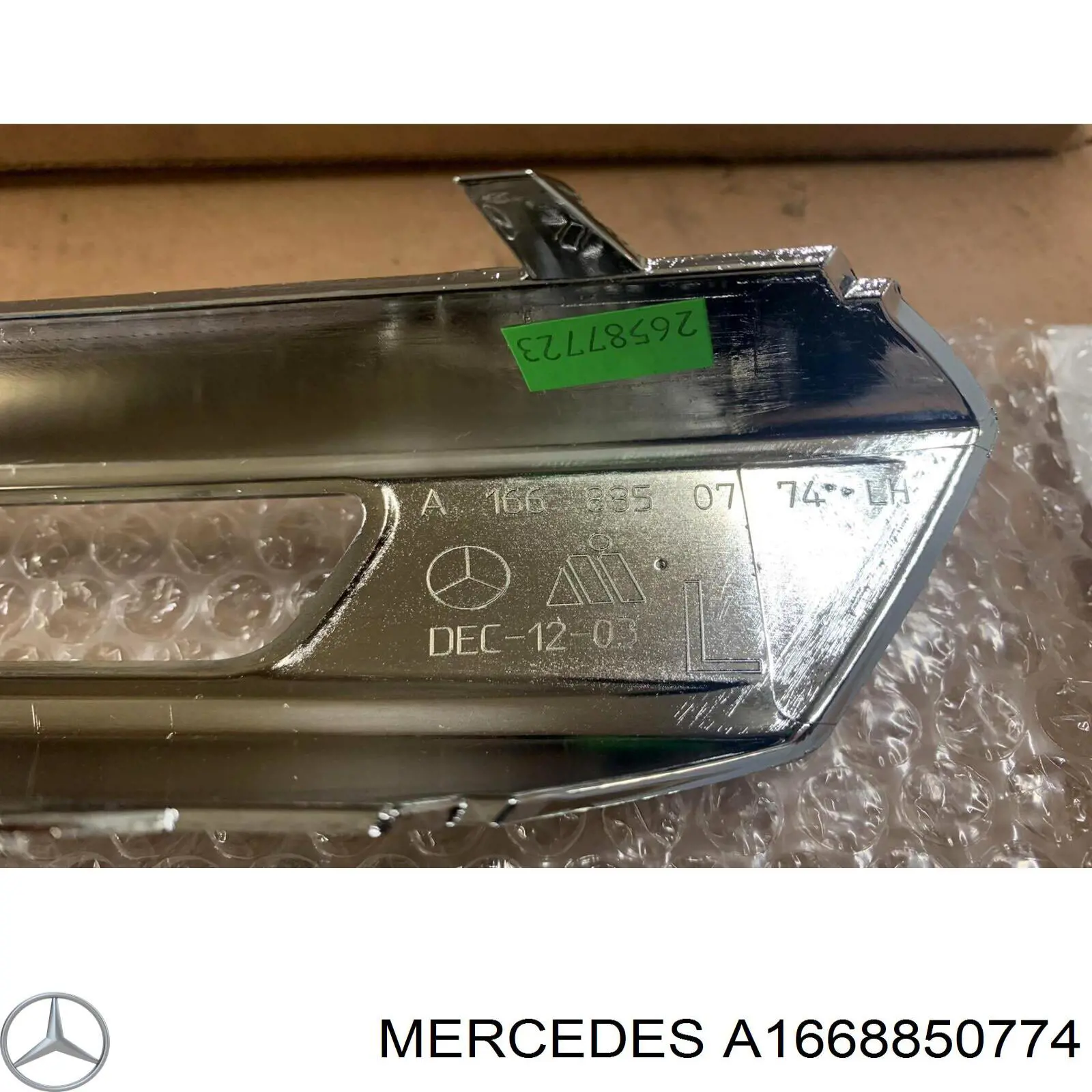 Ободок (окантовка) фары противотуманной левой Mercedes A1668850774