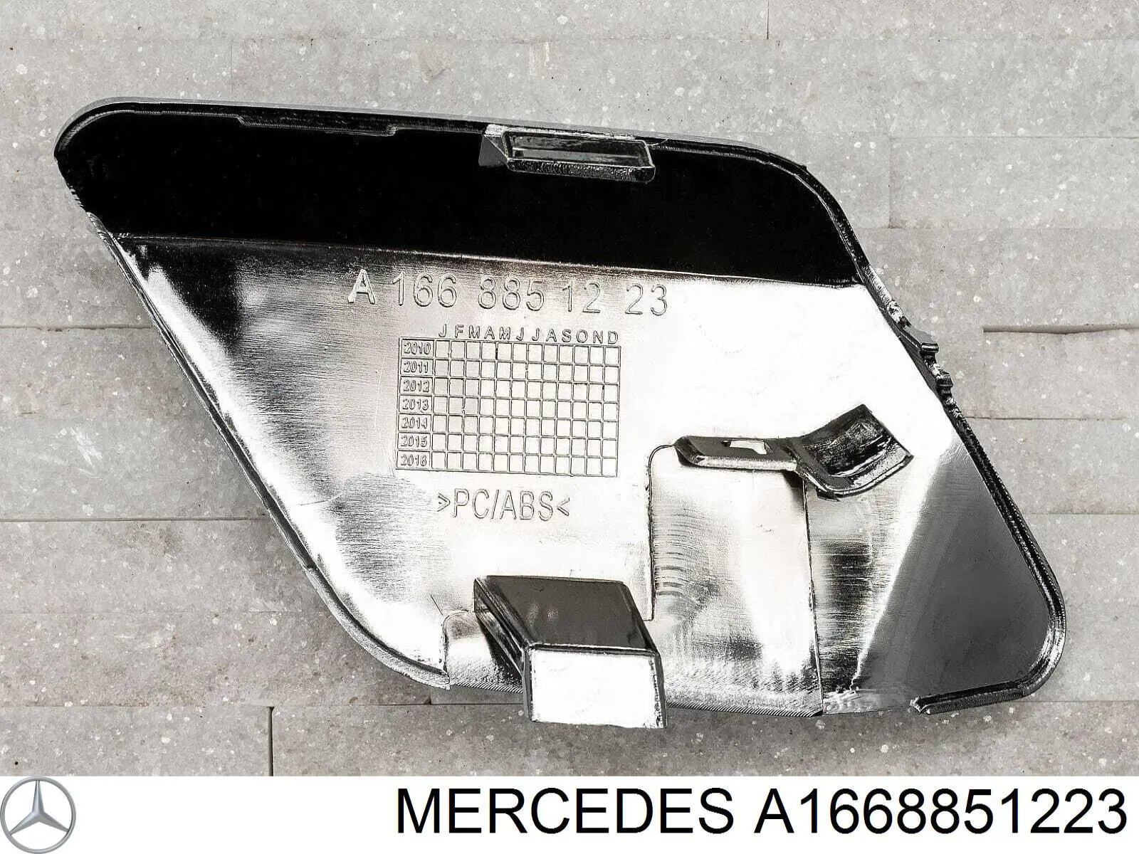 Заглушка бампера буксировочного крюка передняя Mercedes A1668851223