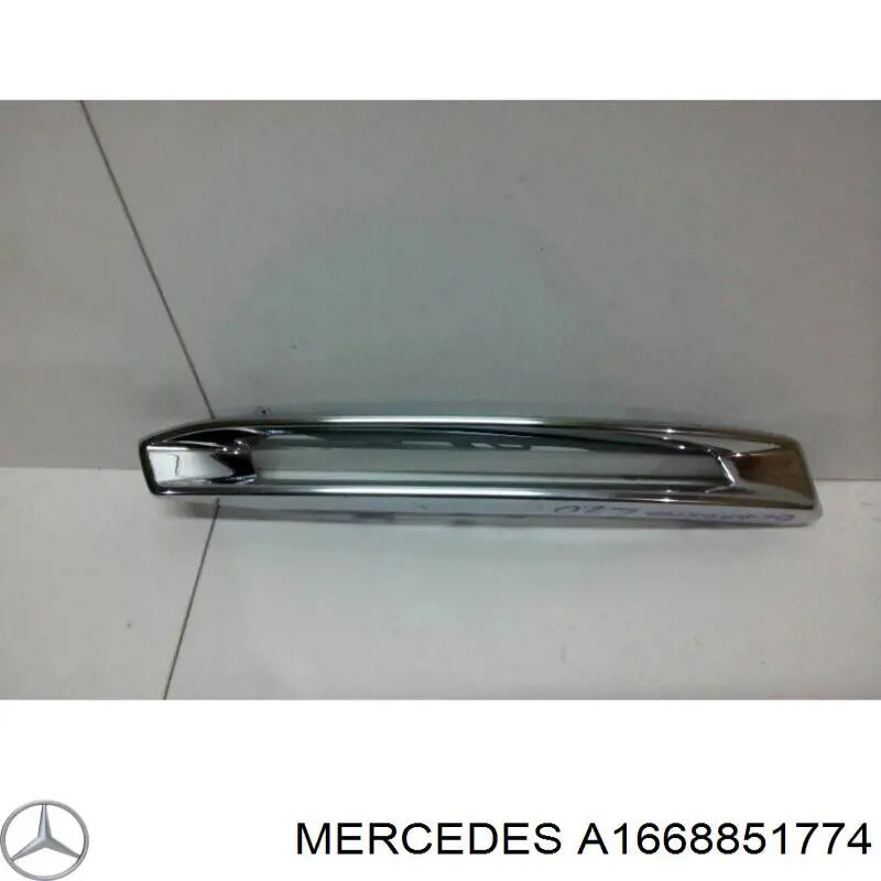 A1668851774 Mercedes borda (orla das luzes de nevoeiro esquerda)